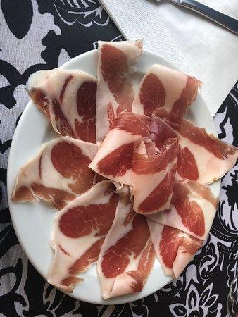 J & R Bar Restaurant